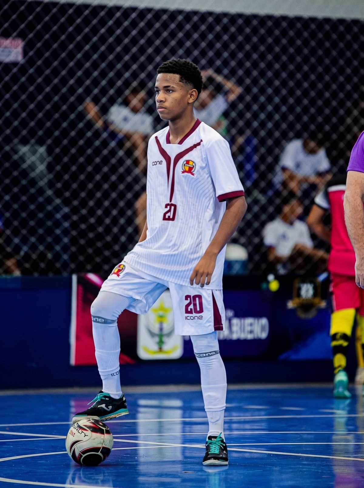 Atleta da ADEC na modalidade futsal masculino